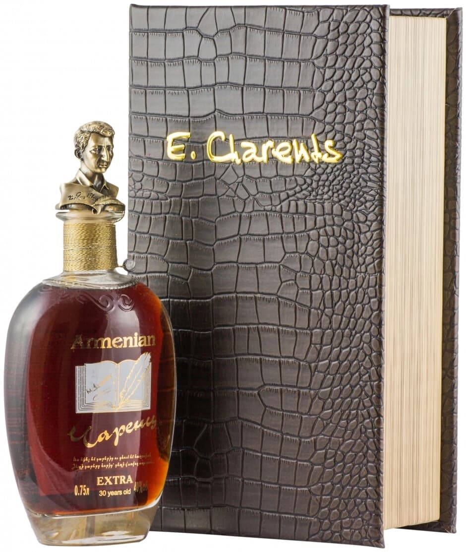Коньяк "Чаренц" Экстра 30-летний, в кожаной подарочной коробке