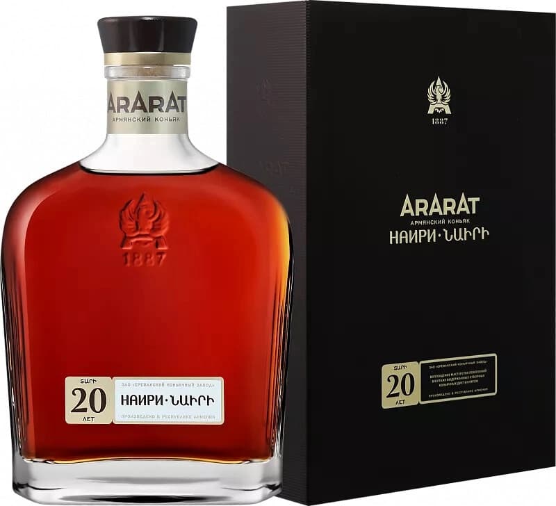 Коньяк Арарат "Наири", в подарочной коробке