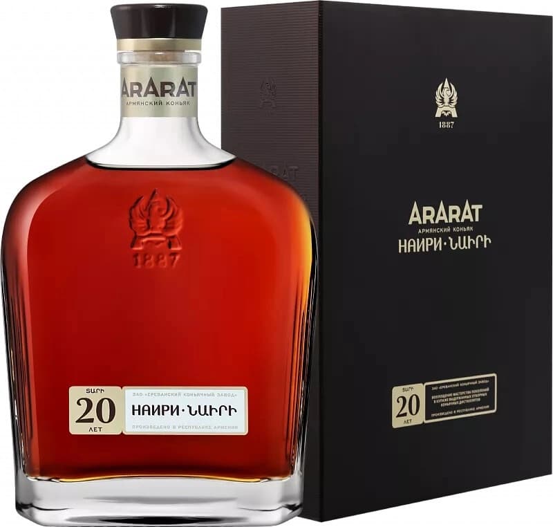 Коньяк Арарат "Наири", в подарочной коробке